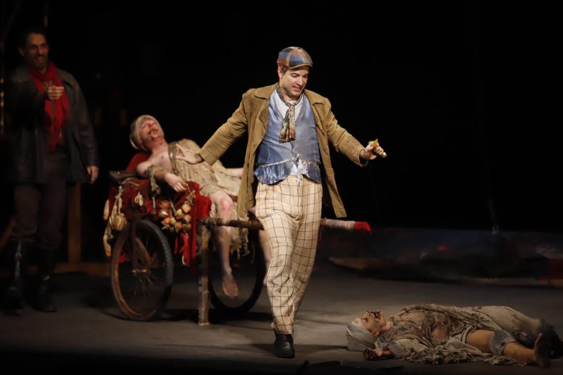 La representación de «Divinas palabras» en el Gran Teatro de Córdoba, en imágenes