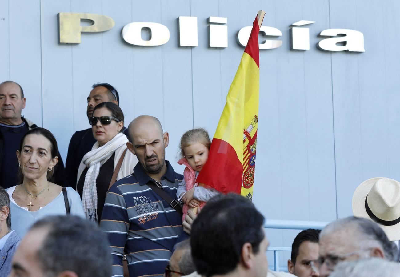 La concentración en Córdoba de apoyo a los policías en Cataluña, en imágenes