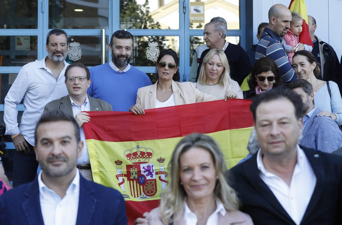 La concentración en Córdoba de apoyo a los policías en Cataluña, en imágenes