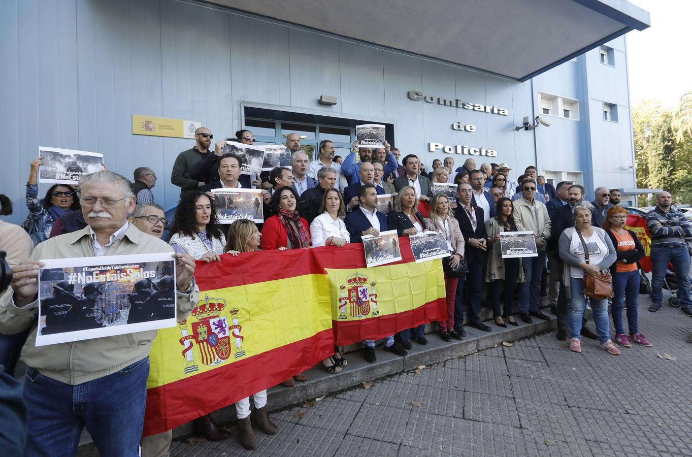 La concentración en Córdoba de apoyo a los policías en Cataluña, en imágenes