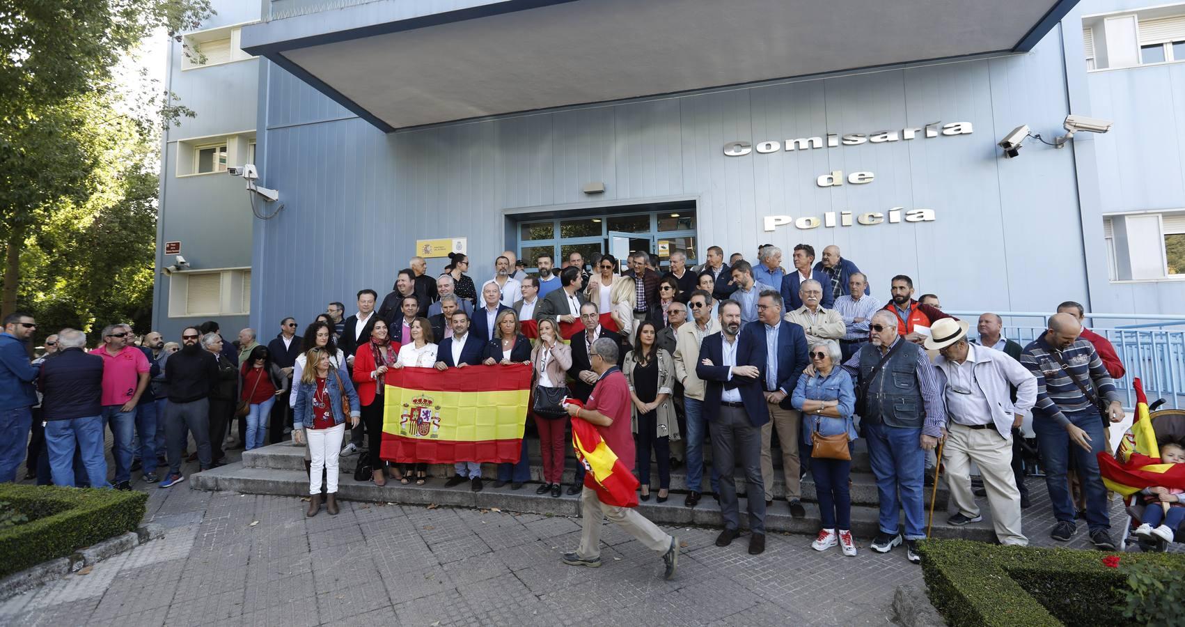 La concentración en Córdoba de apoyo a los policías en Cataluña, en imágenes