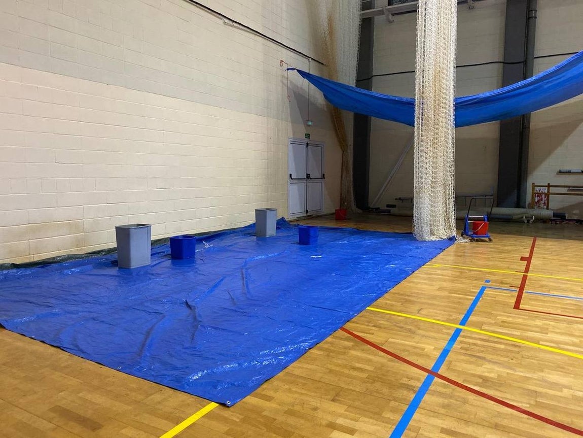 Desperfectos en el pabellón Ciudad de Cádiz