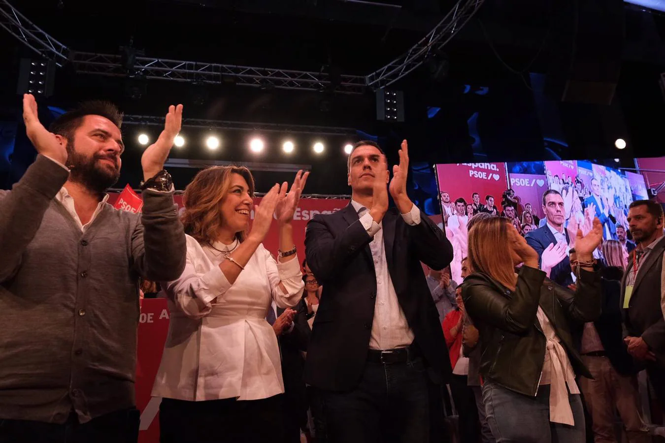 Pedro Sánchez se desgañita en Cádiz para rematar la faena el 10-N con mayoría absoluta