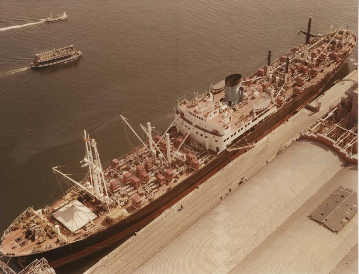 Embarque de camiones Barreiros para exportación a Egipto.. 