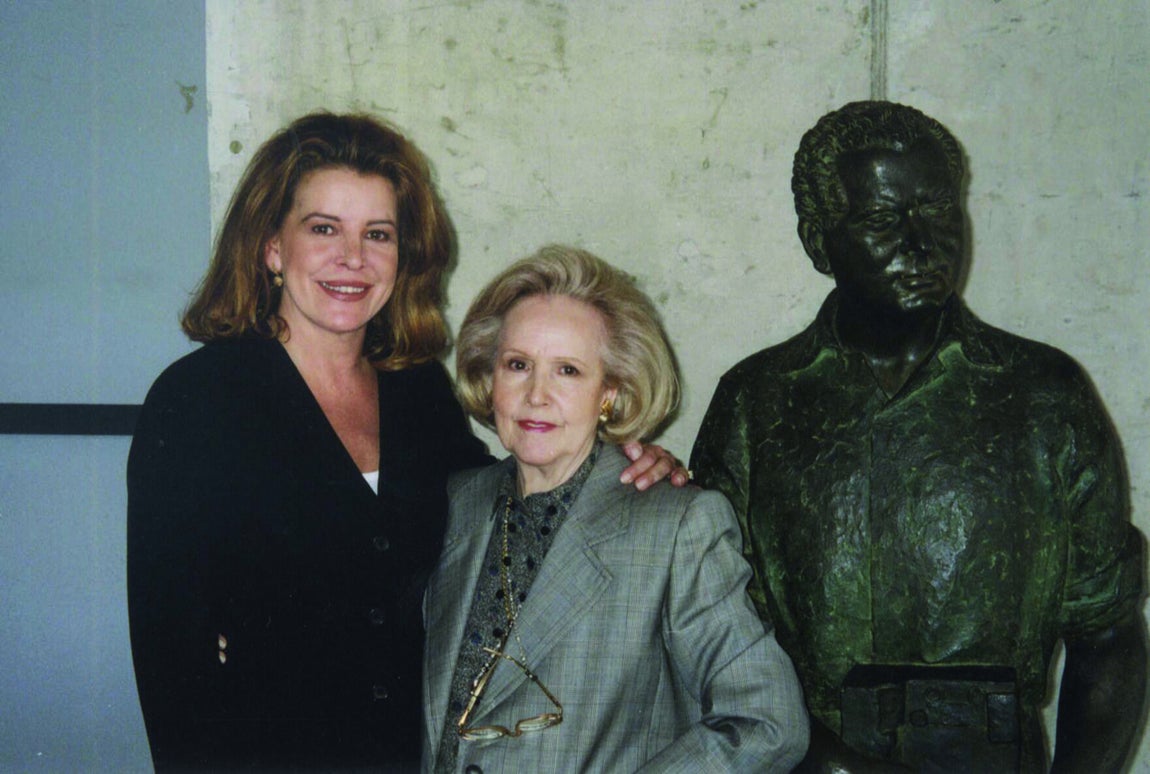 Dña. Mariluz Barreiros junto a su madre Dña. María Dorinda Ramos.. 