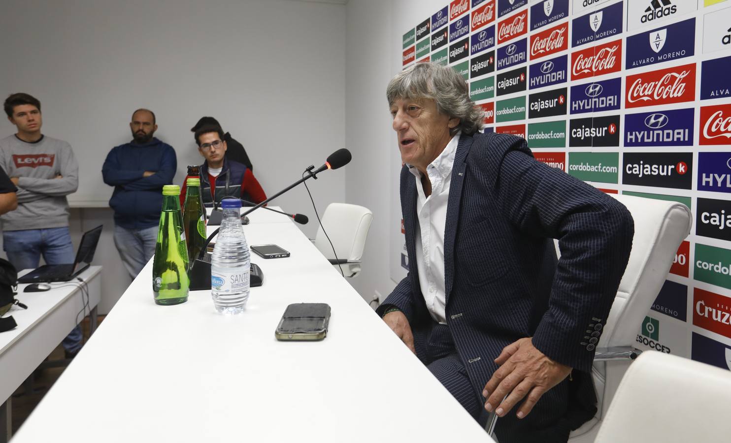 La despedida del técnico del Córdoba CF Enrique Martín, en imágenes