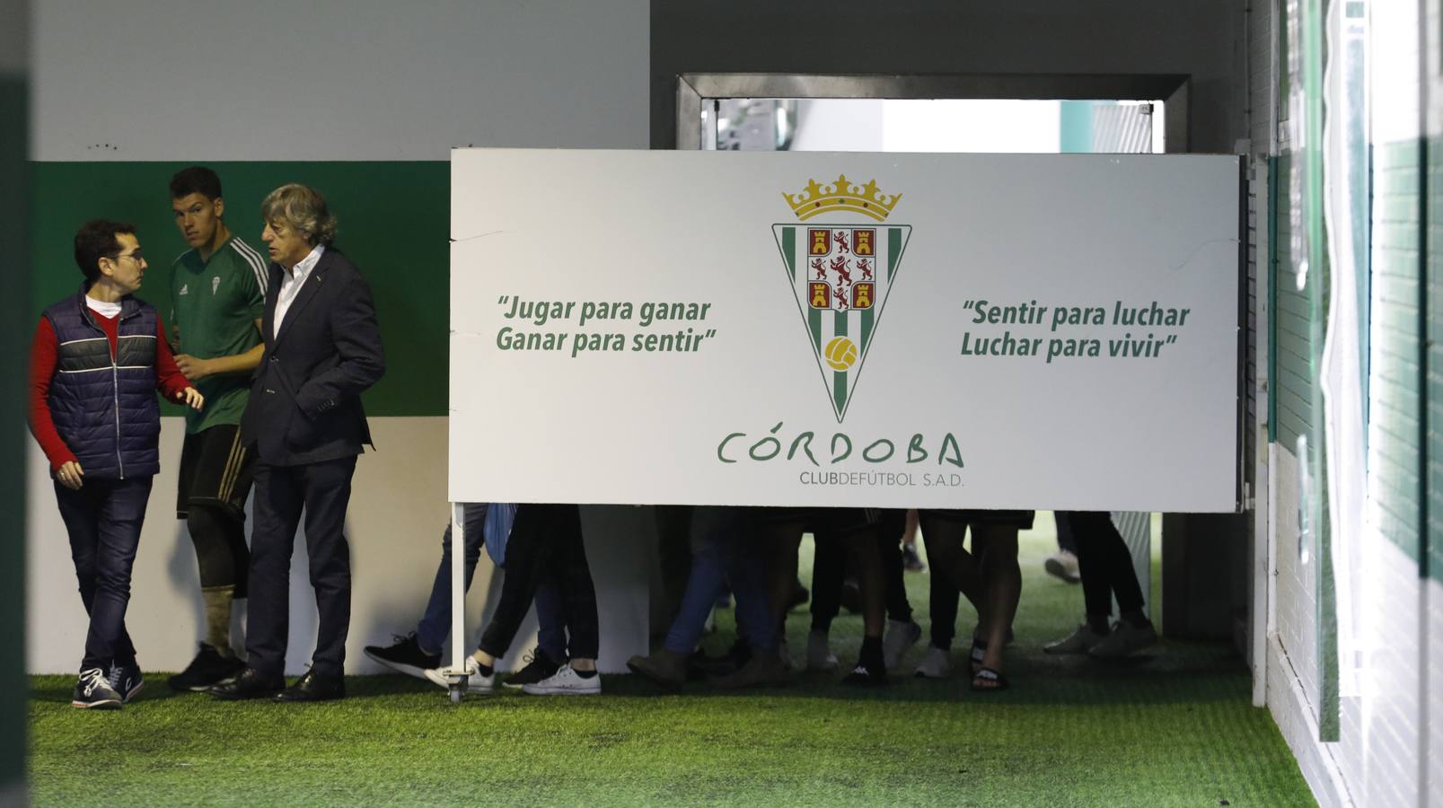 La despedida del técnico del Córdoba CF Enrique Martín, en imágenes