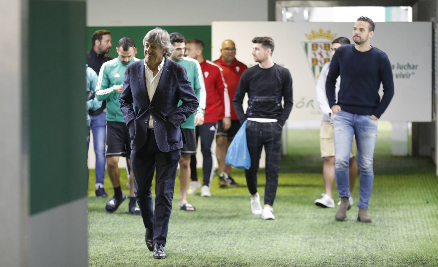 La despedida del técnico del Córdoba CF Enrique Martín, en imágenes