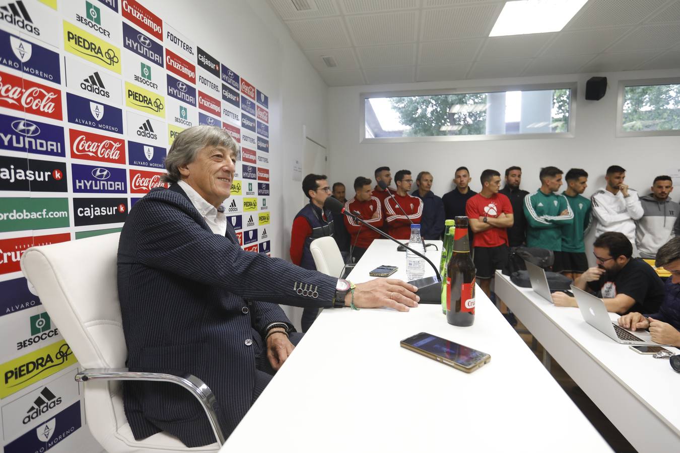 La despedida del técnico del Córdoba CF Enrique Martín, en imágenes