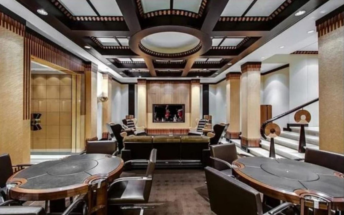 Casa de capricho. Los expertos de las grandes inmobiliarias de lujo consideran que el fracaso financiero de Jordan se debe a que es demansiado cara para el vecindario, donde hay casas mucho mejores por 1 millón de euros y están más cerca del lago Michigan