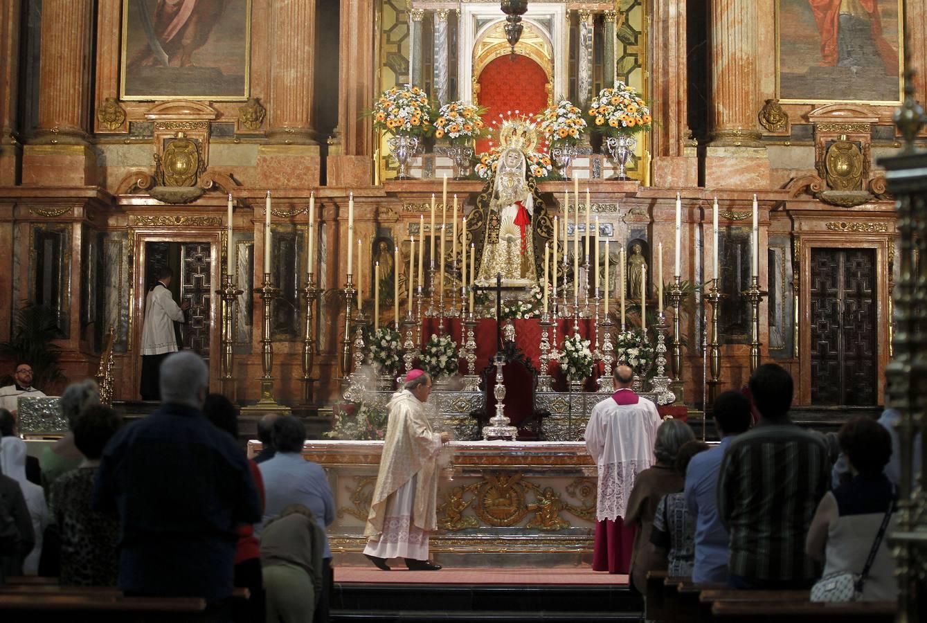 Cultos en el altar mayor de la Catedral por los 50 años de su coronación