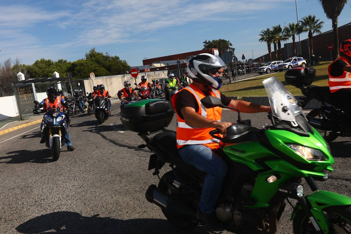 Un millar de moteros, contra los guardarraíles sin protección