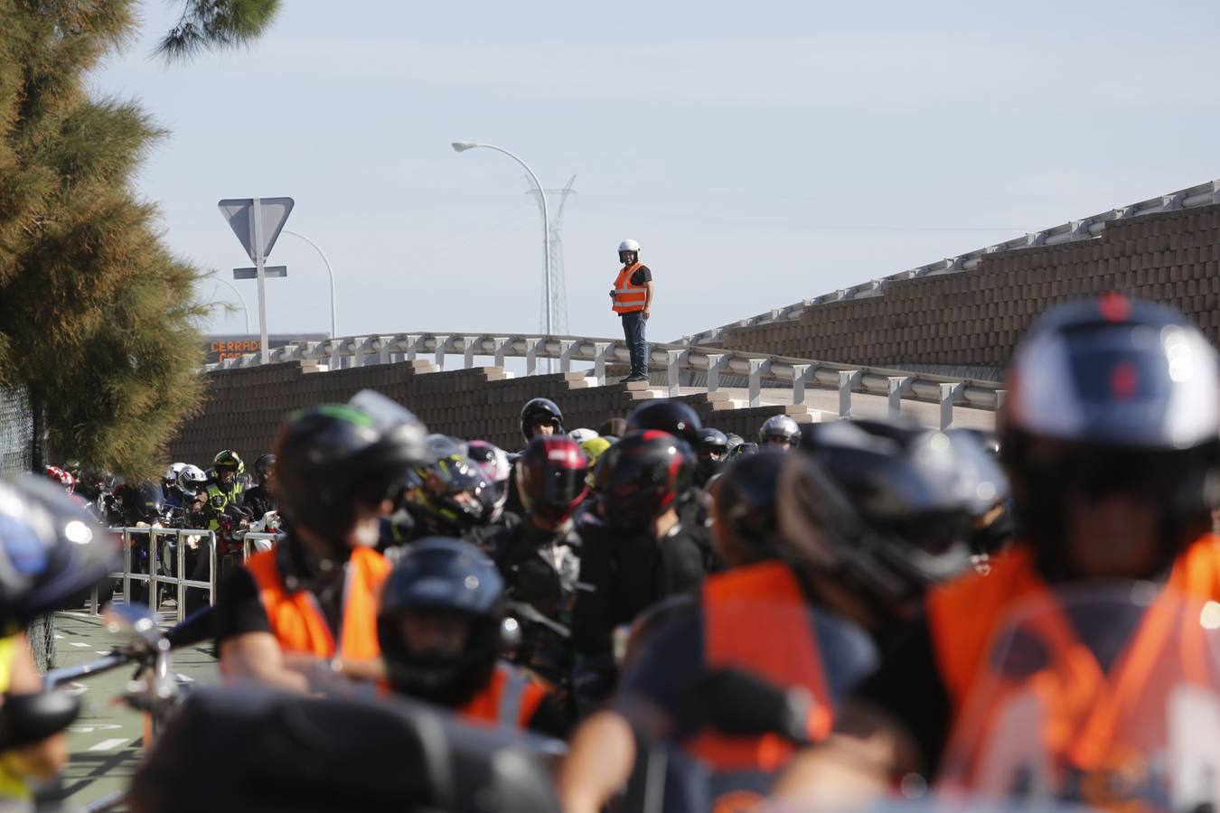 Un millar de moteros, contra los guardarraíles sin protección