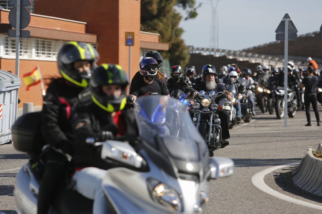 Un millar de moteros, contra los guardarraíles sin protección