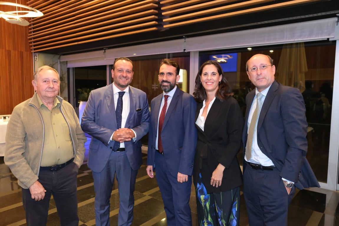 Juan González, Sergio González, Juanma Puyana, M.ª Carmen Martín y Carlos Devesa. 