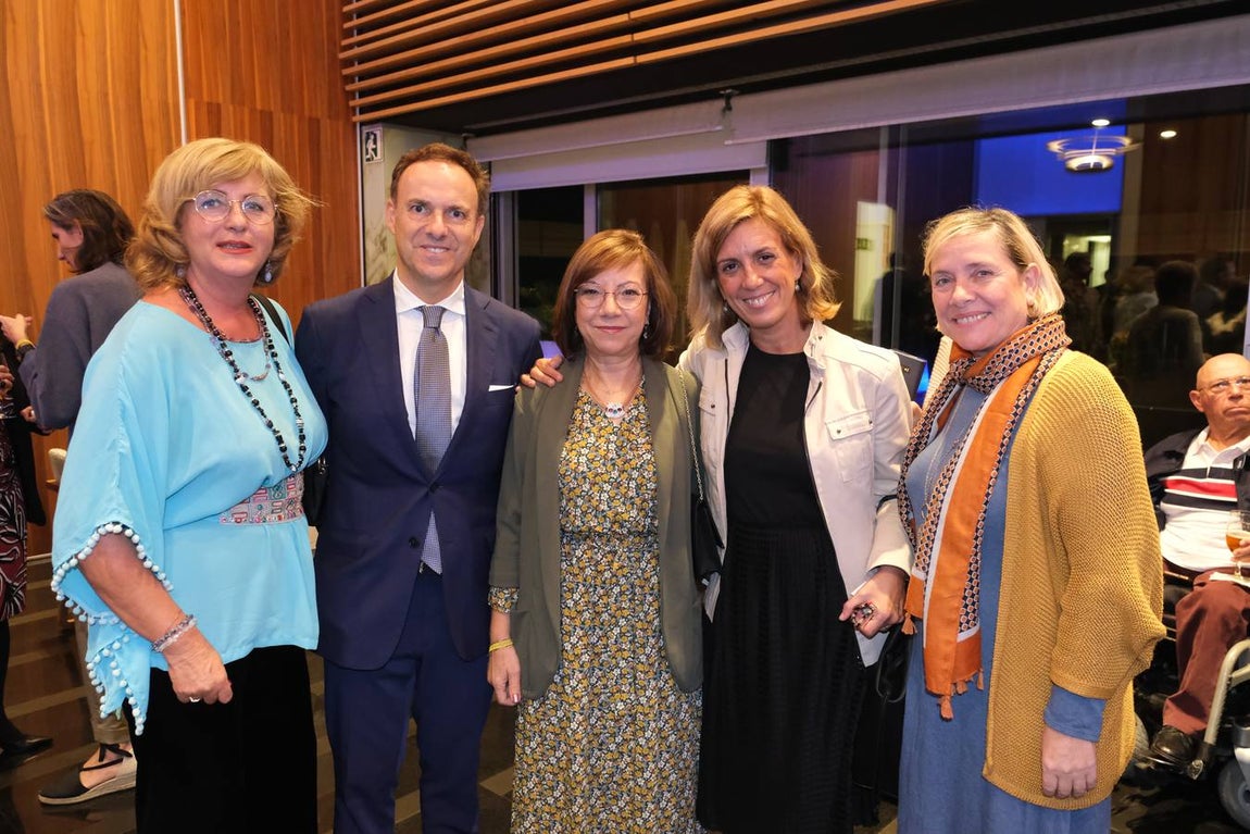 Lola Virués Fornell, David de la Encina, Carmen Collado, Mara Rodríguez y Rosa de la Flor. 