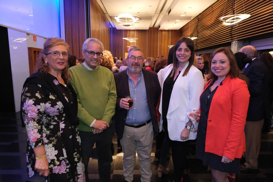 Eloísa Peralta, Juan Pérez, Felipe Márquez, Mónica Montero y Elisa Montero. 