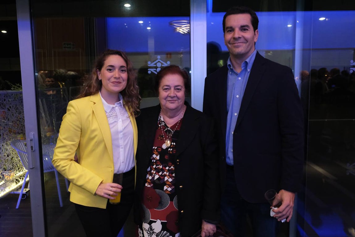 Lorena Díaz López, María Ángeles Pérez Orihuela y Juan Carlos González Méndez. 