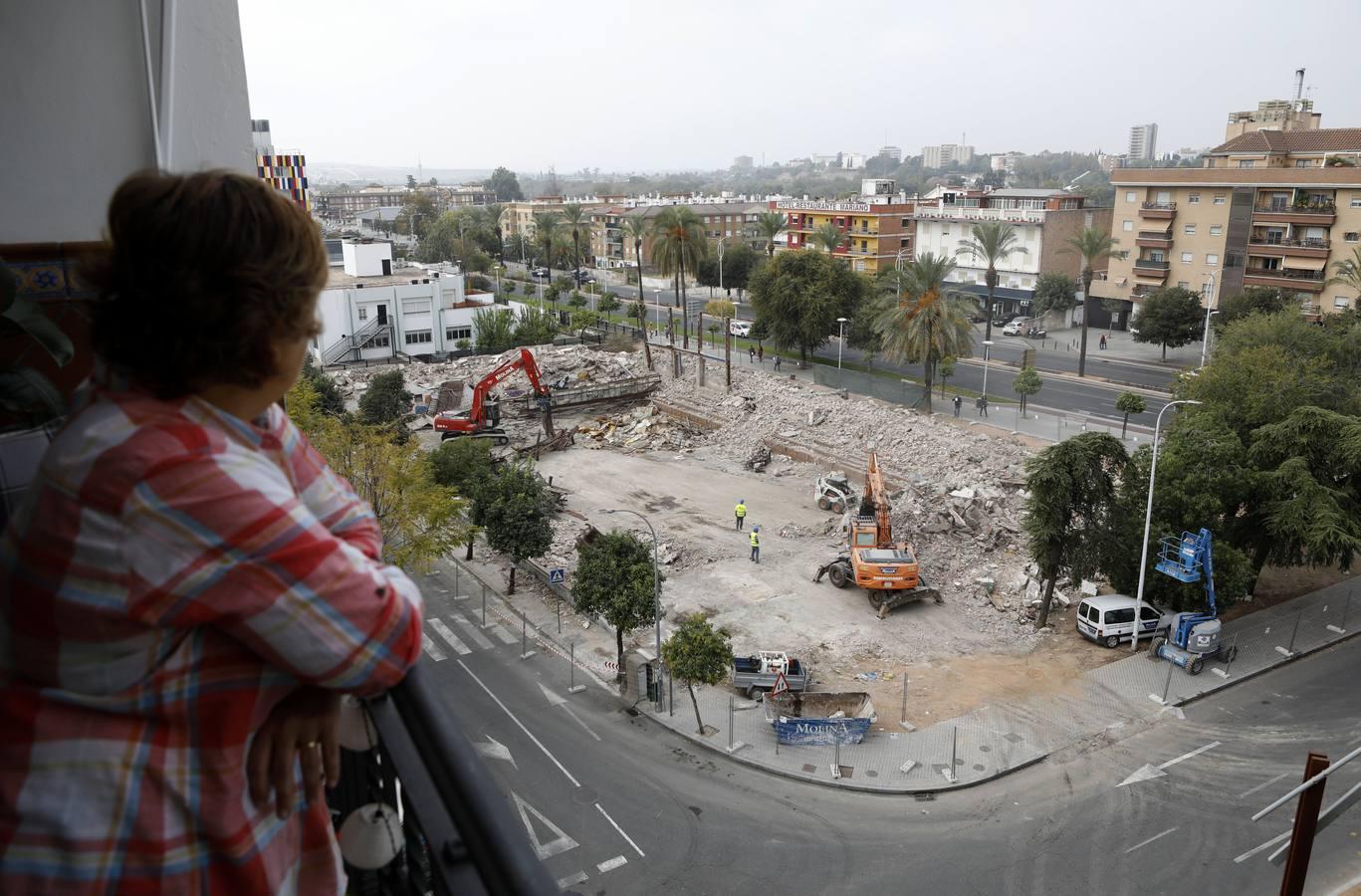 En imágenes, la demolición del Pabellón de la Juventud de Córdoba