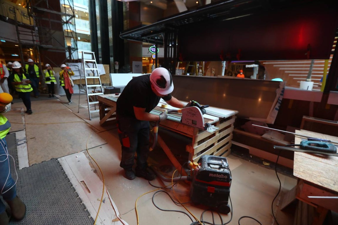 Las primeras imágenes de la reparación del crucero Oasis, de Royal Caribbean