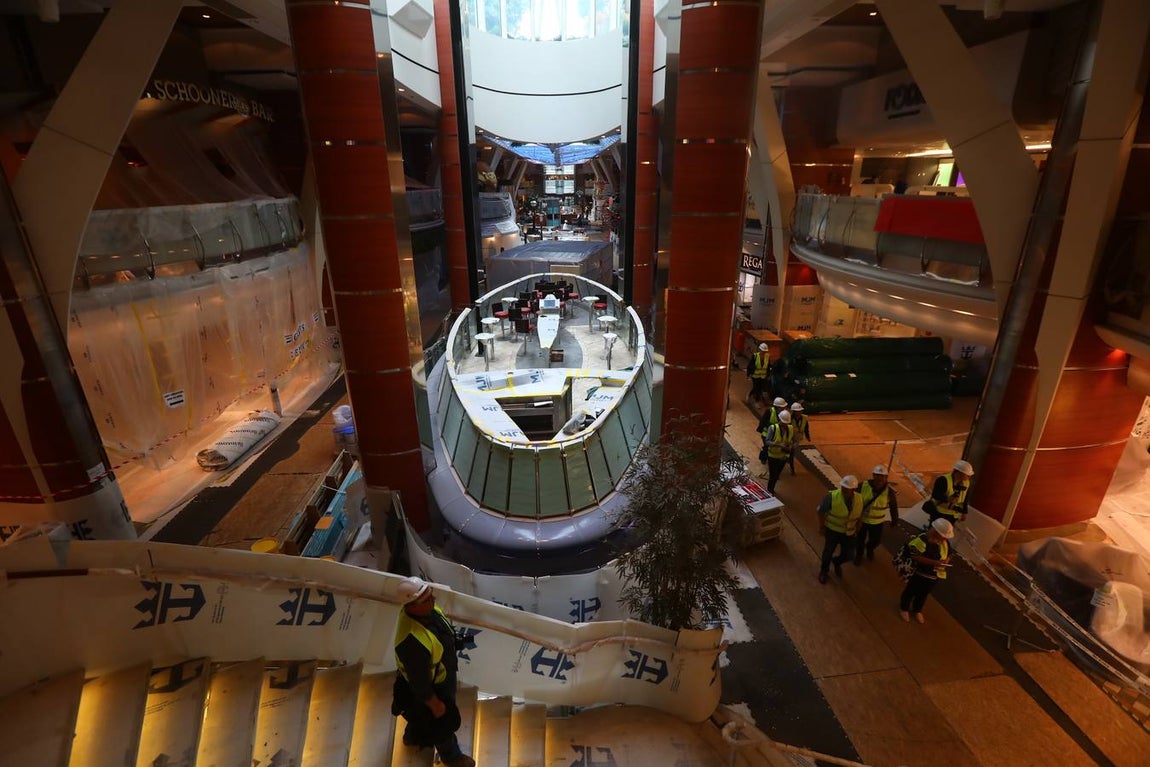 Las primeras imágenes de la reparación del crucero Oasis, de Royal Caribbean