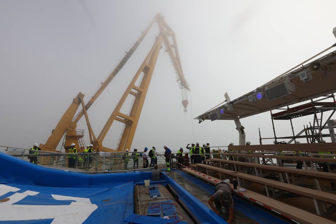 Las primeras imágenes de la reparación del crucero Oasis, de Royal Caribbean