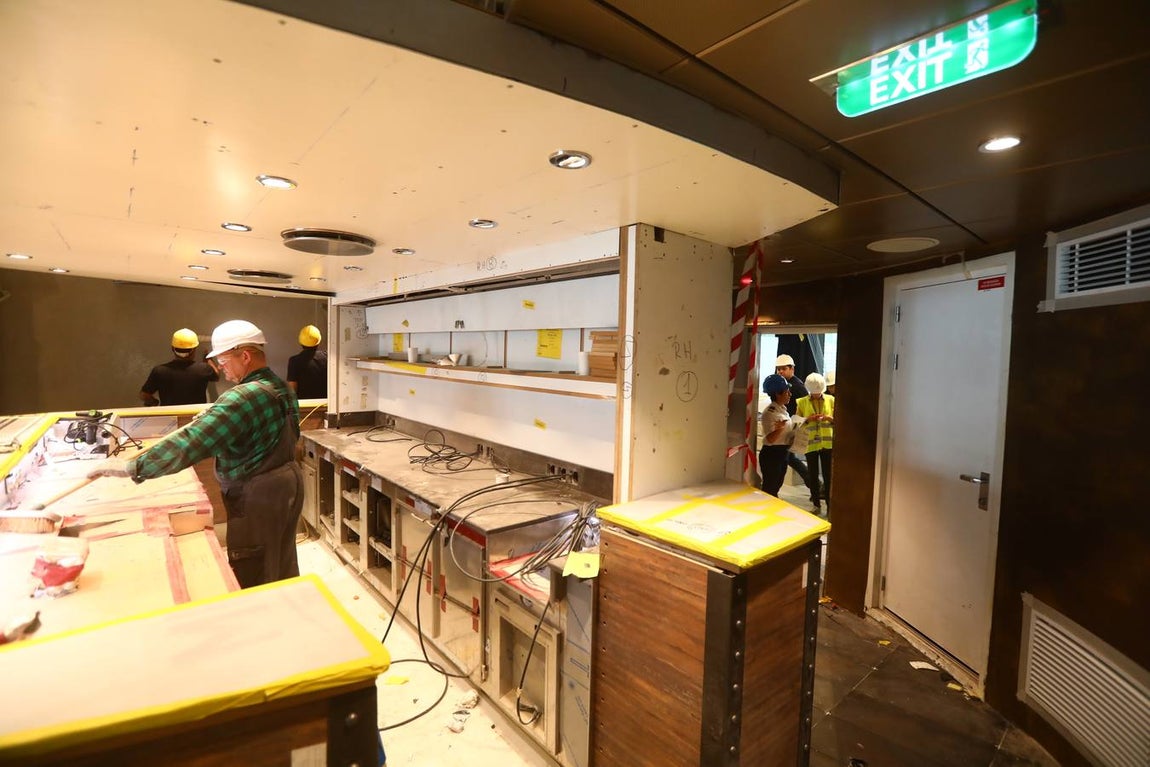 Las primeras imágenes de la reparación del crucero Oasis, de Royal Caribbean