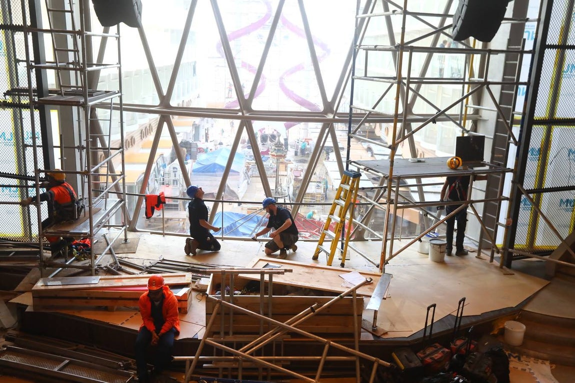 Las primeras imágenes de la reparación del crucero Oasis, de Royal Caribbean