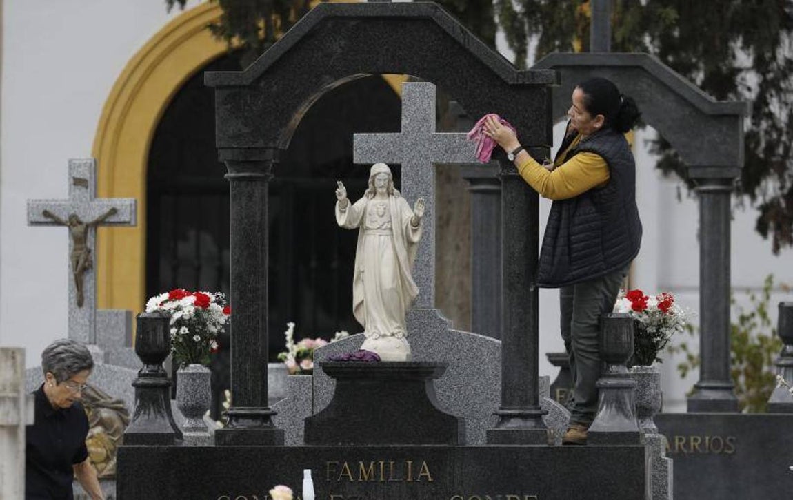 Las esculturas de los cementerios de Córdoba, en imágenes
