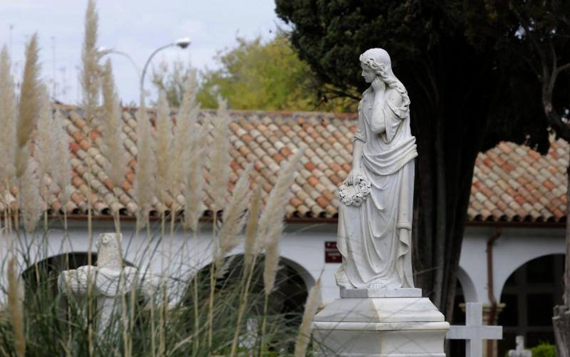 Las esculturas de los cementerios de Córdoba, en imágenes
