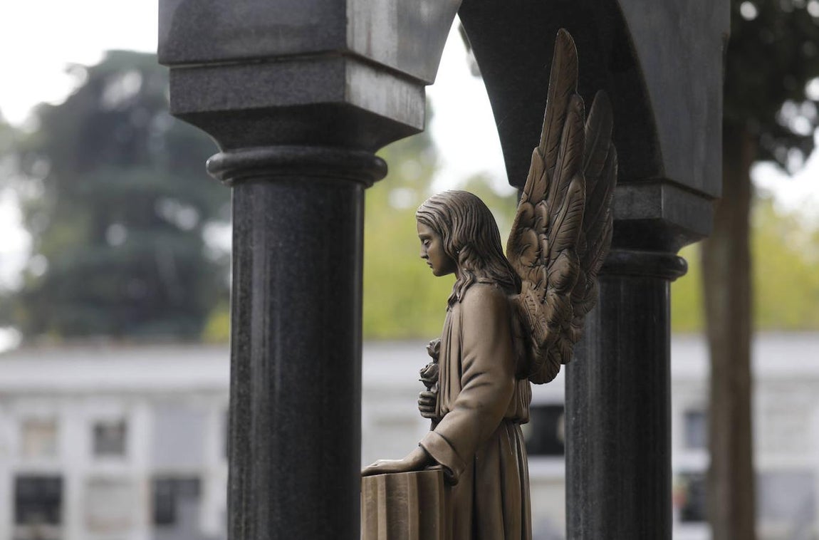 Las esculturas de los cementerios de Córdoba, en imágenes