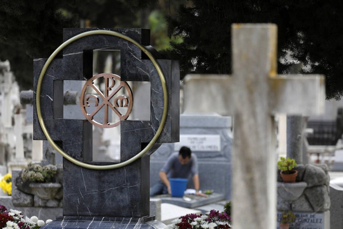 Las esculturas de los cementerios de Córdoba, en imágenes