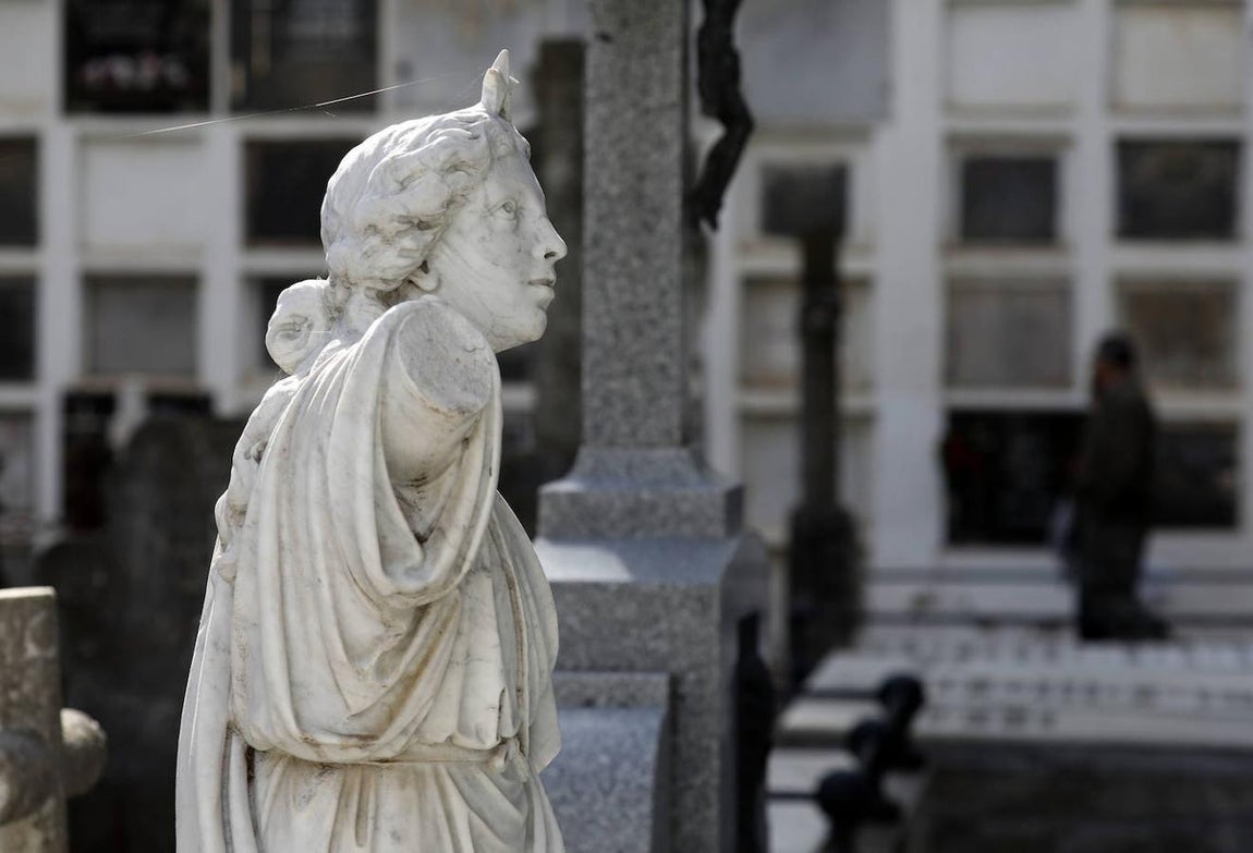 Las esculturas de los cementerios de Córdoba, en imágenes