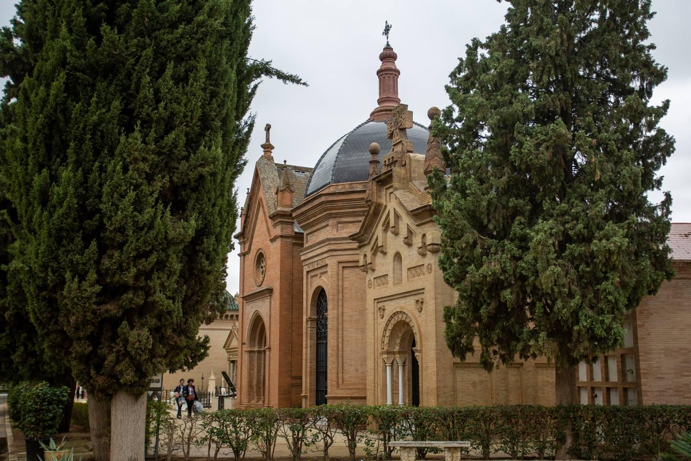 Un paseo por las tumbas más singulares de Sevilla