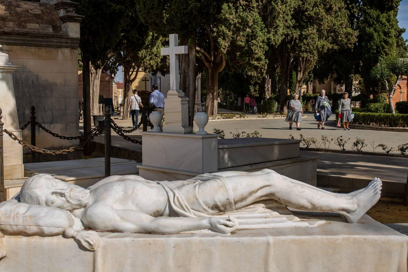 Un paseo por las tumbas más singulares de Sevilla