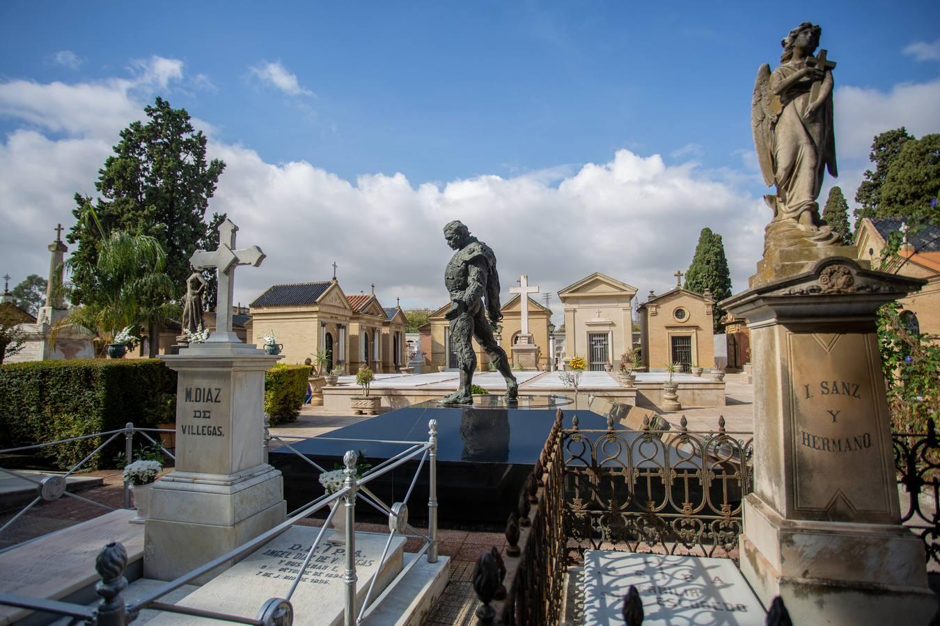 Un paseo por las tumbas más singulares de Sevilla