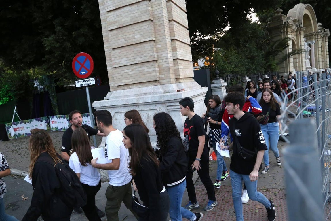 Ambiente previo al concierto de Green Day en la Plaza de España por los MTV EMA Sevilla 2019
