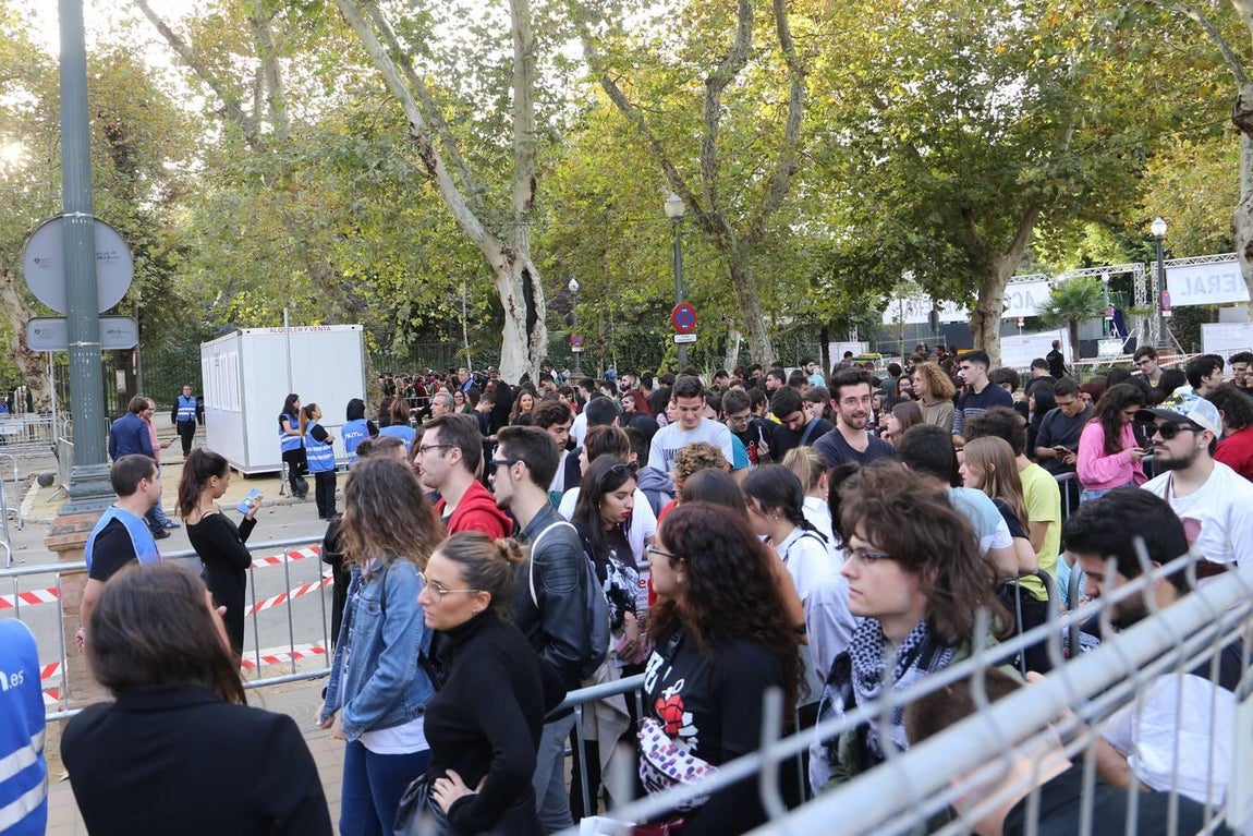 Ambiente previo al concierto de Green Day en la Plaza de España por los MTV EMA Sevilla 2019