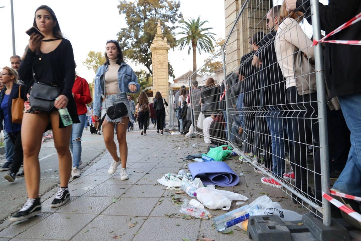 Ambiente previo al concierto de Green Day en la Plaza de España por los MTV EMA Sevilla 2019