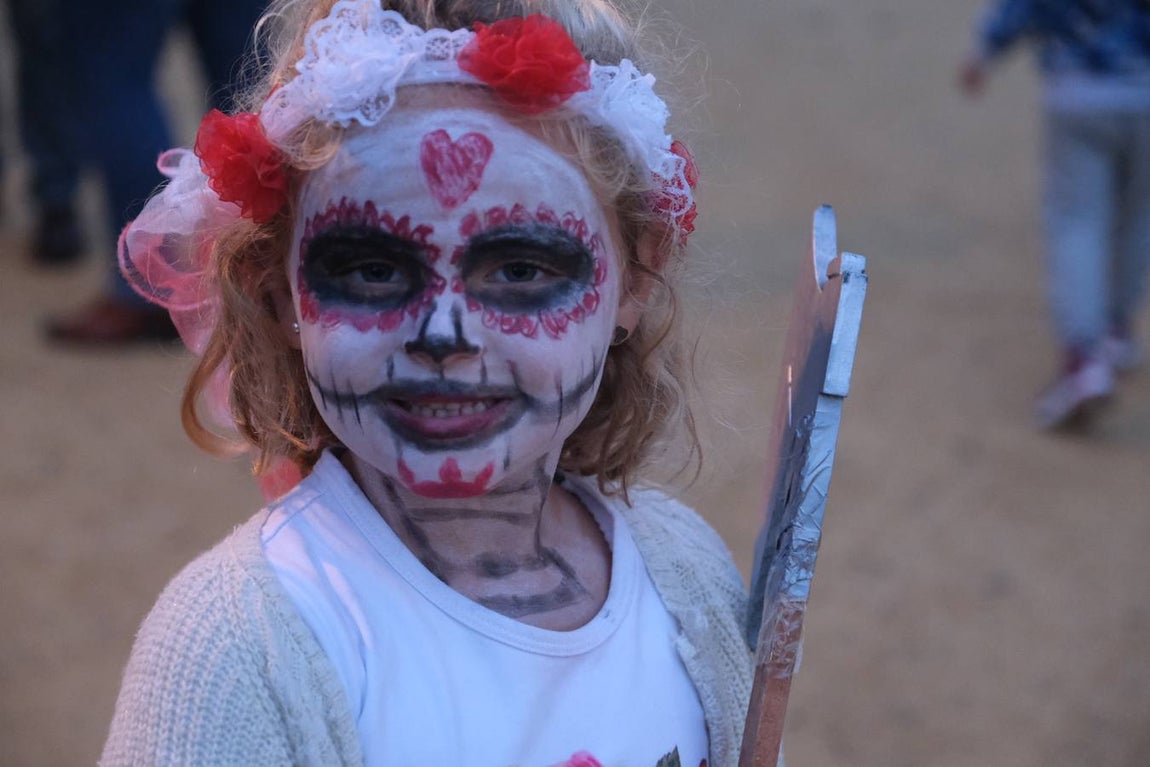 FOTOS: Fiesta mexicana por el Día de los Muertos en el Parque del Genovés de Cádiz