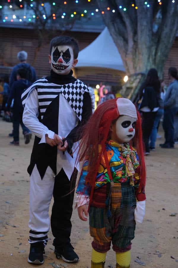 FOTOS: Fiesta mexicana por el Día de los Muertos en el Parque del Genovés de Cádiz