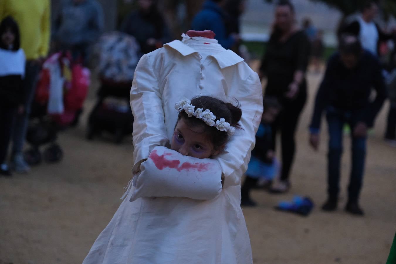 FOTOS: Fiesta mexicana por el Día de los Muertos en el Parque del Genovés de Cádiz