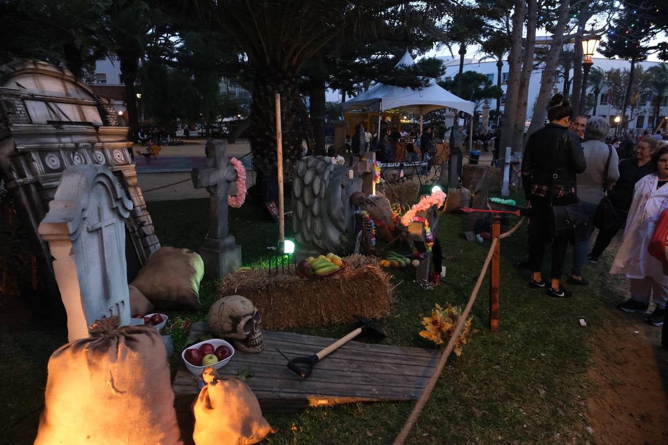 FOTOS: Fiesta mexicana por el Día de los Muertos en el Parque del Genovés de Cádiz