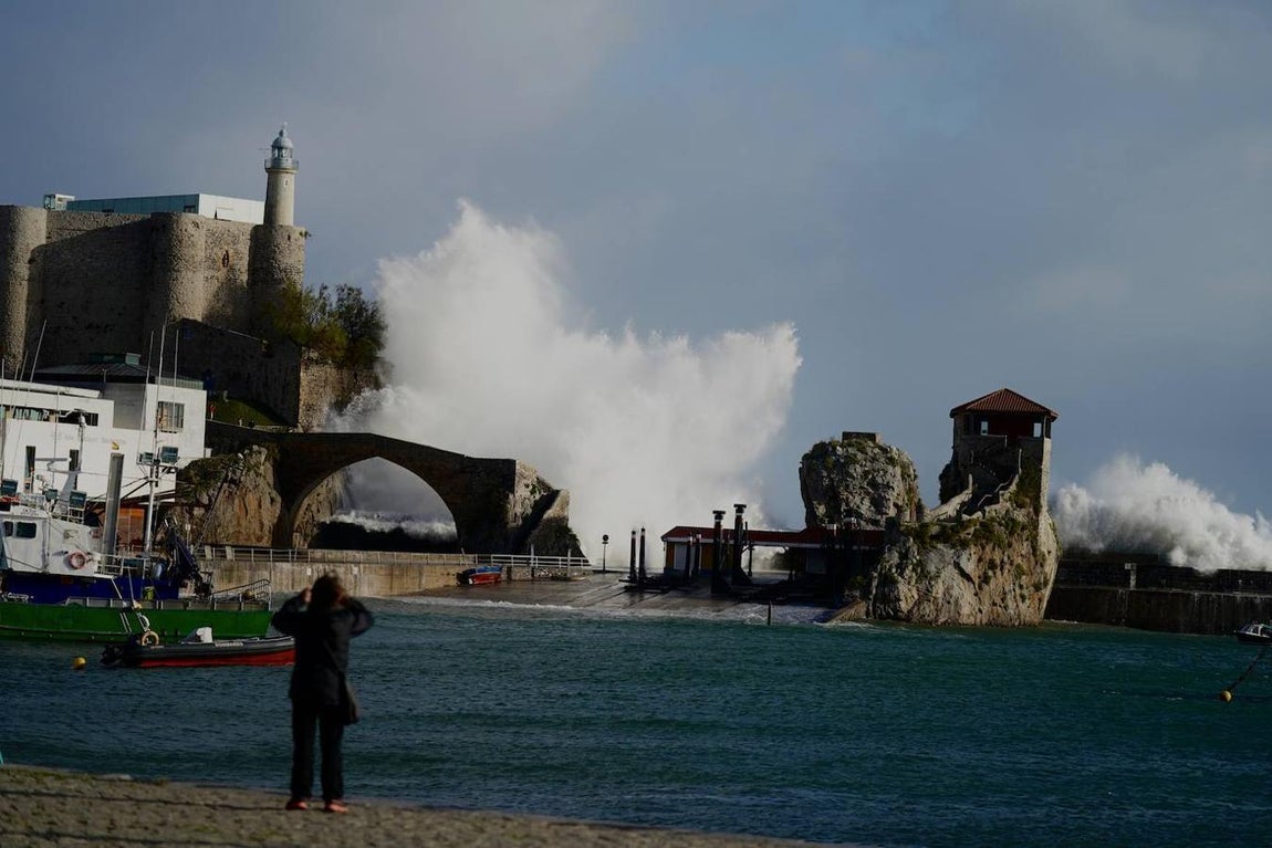 Imagen de la borrasca en Castro Urdiales (Cantabria/España). 