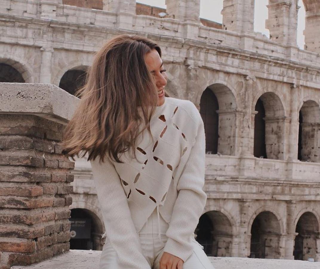 Paula Ordovás. Es difícil resistirse a los cortes de pelo de moda en cada temporada. Las celebs, como no podía ser de otra manera, no dudan en apuntarse a las últimas tendencias estilísticas y Paula Echevarría lo demostraba esta misma semana despidiéndose de su icónica melena y dando la bienvenida al deseado «long bob». Un corte de pelo que vuelve a estar presente esta temporada y al que ya se han sumado numerosos rostros conocidos.