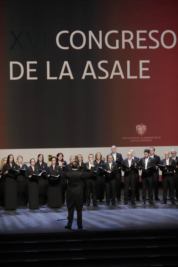 En imágenes, la llegada de los Reyes de España a Sevilla y al Congreso de las Academias