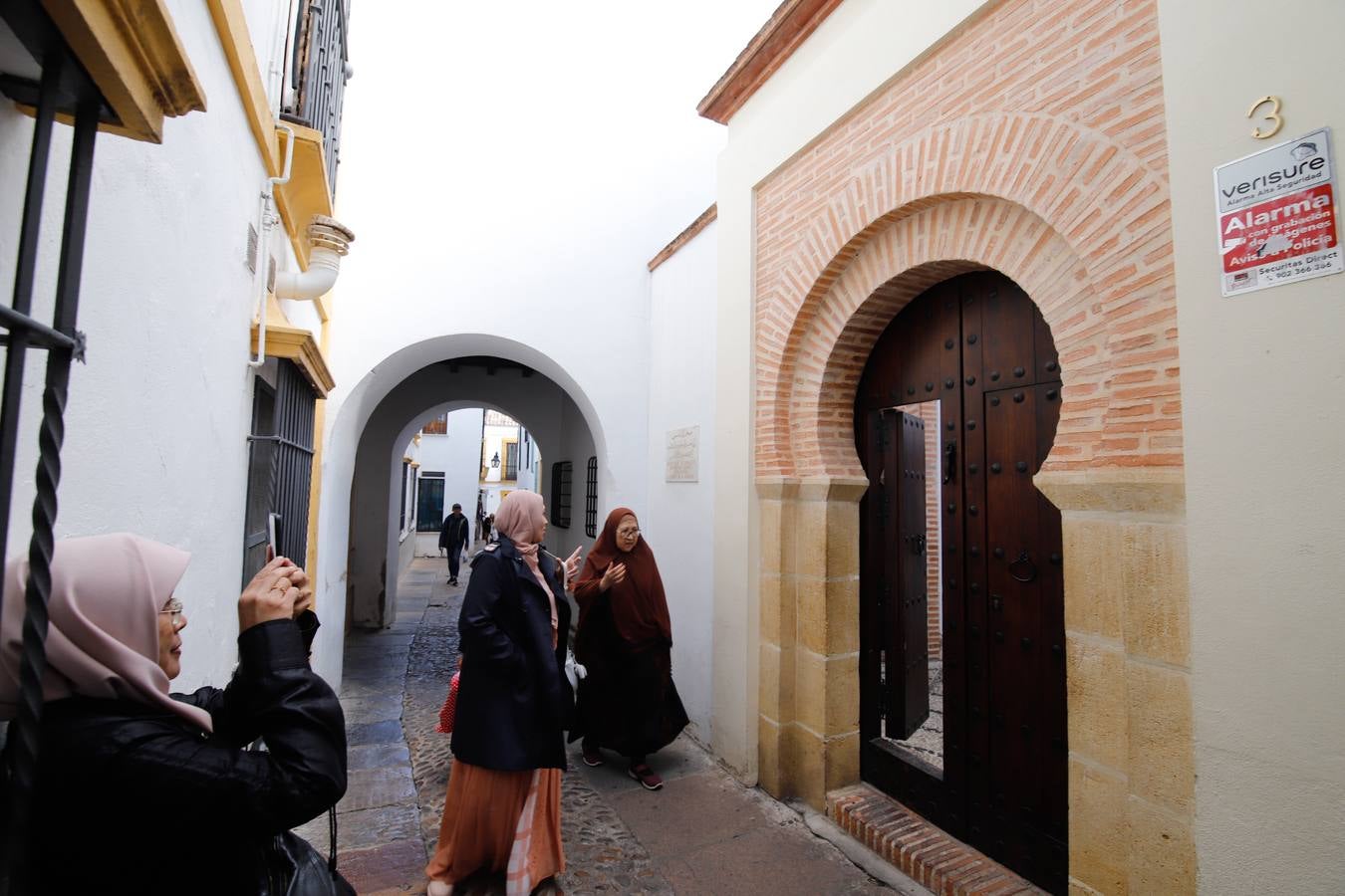 En imágenes, un paseo por la calleja de La Hoguera de Córdoba