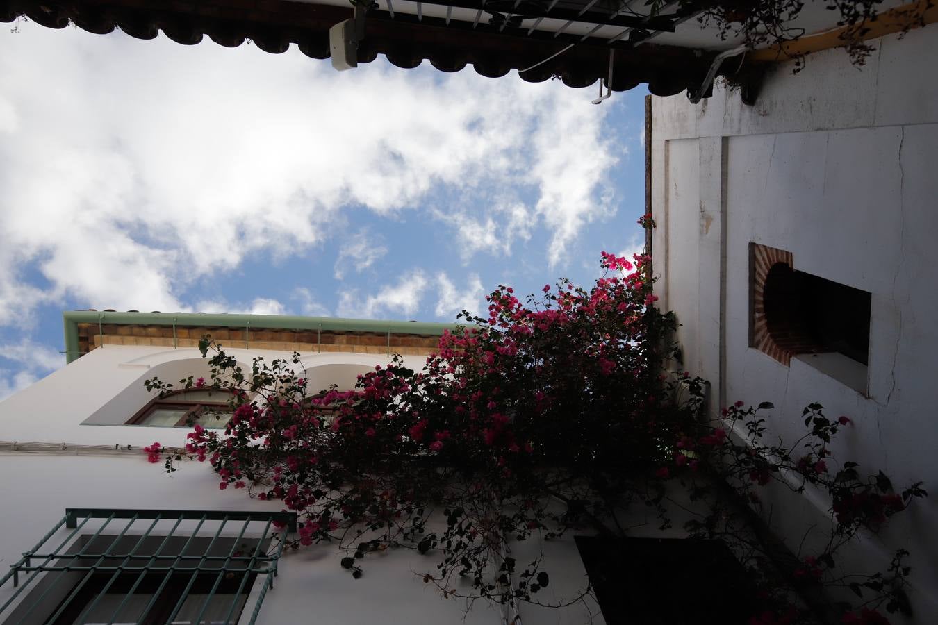 En imágenes, un paseo por la calleja de La Hoguera de Córdoba