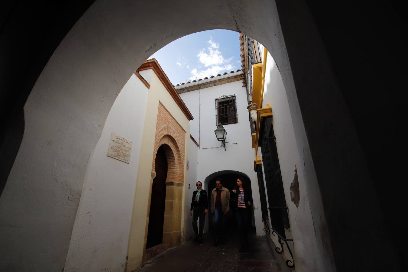 En imágenes, un paseo por la calleja de La Hoguera de Córdoba