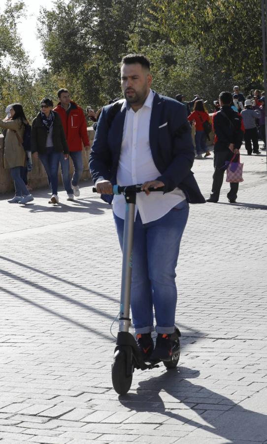 Los usuarios de patinetes eléctricos de Córdoba, en imágenes